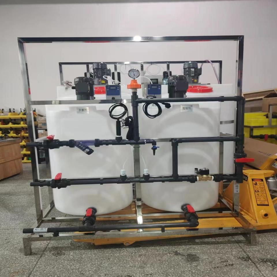 Thiết bị dùng thuốc để chống scaling và khử trùng hệ thống nước lưu hành